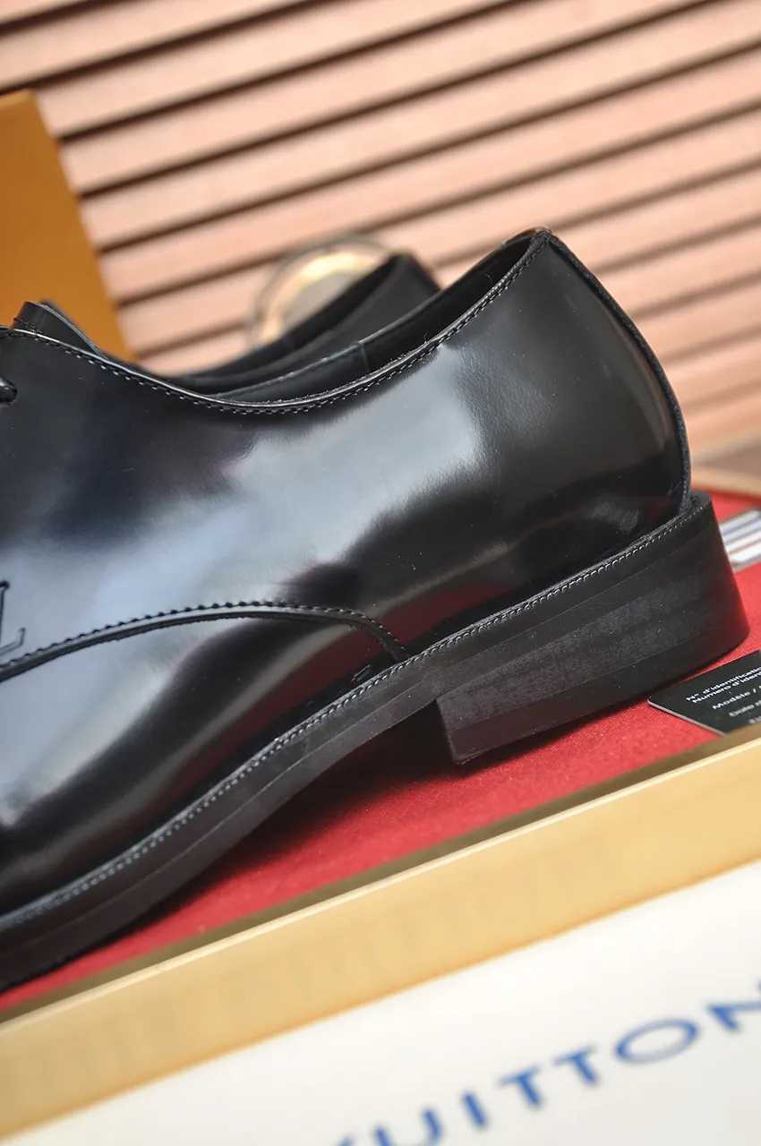 Men's men's shoes 💰500💶 [LV] (original single cowhide lining) 🍀LV's latest genuine leather business suit shoes are launched simultaneously on the official website. The first-layer cowhide imported from Italy is made of heavy gold, 💥official website 1:1 rubber outsole. Versatile to wear, high-end without losing class, and the color combination is extraordinary. This four-season style is alluring when worn on your feet, showing off your big-name flair. Standard code 38-45 (45 customized)